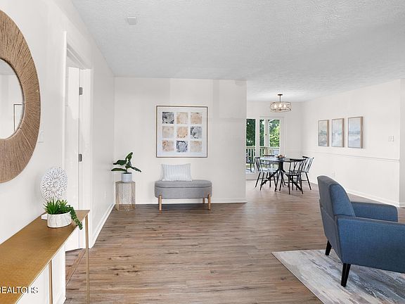 4th image of 7716 Castlehill Ct