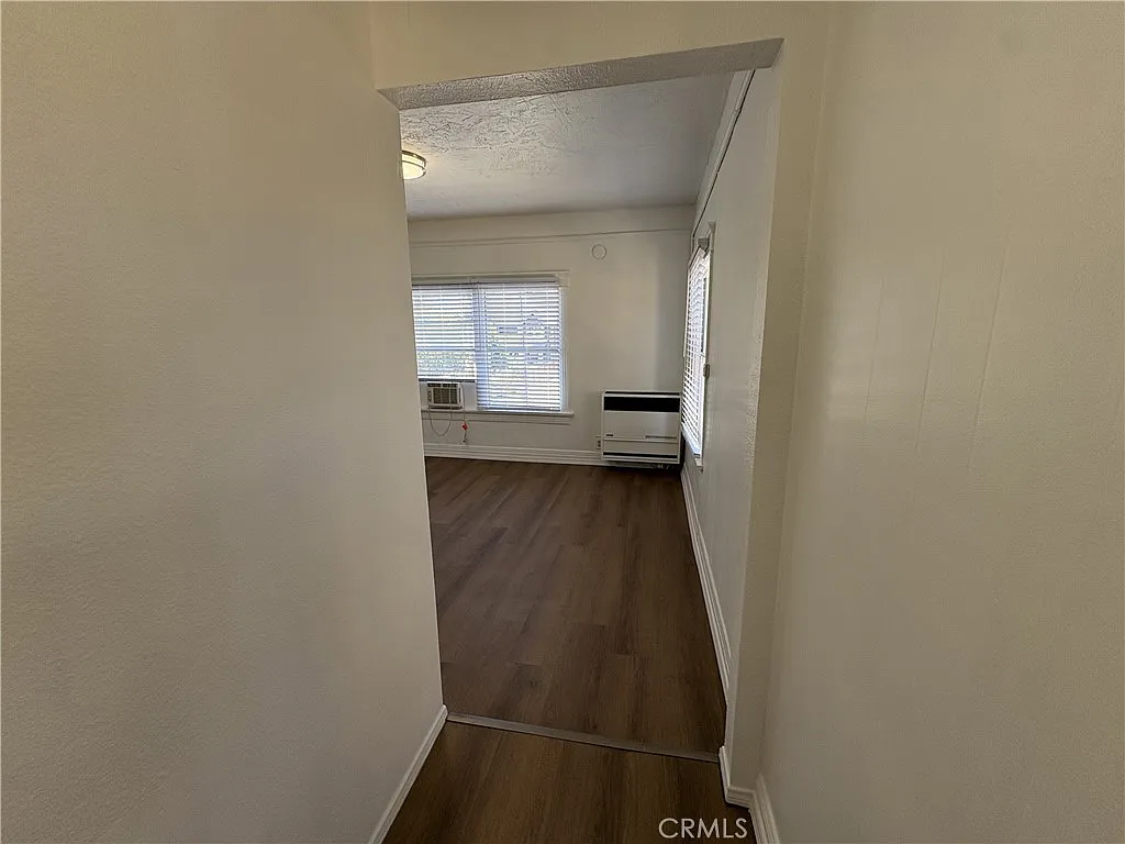 2 bed, 650 sqft, $2,600 — Photo 3