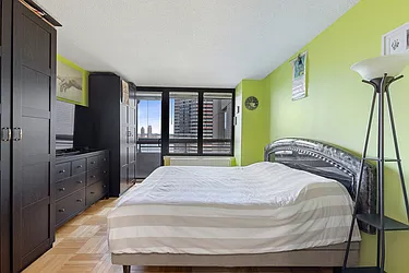 Rented by R New York