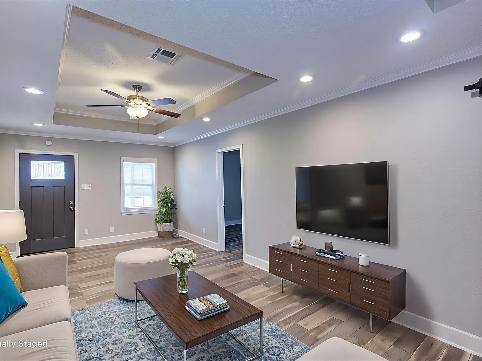 4 bed, 2.0 bath, 1590 sqft, $2,700 — Photo 2