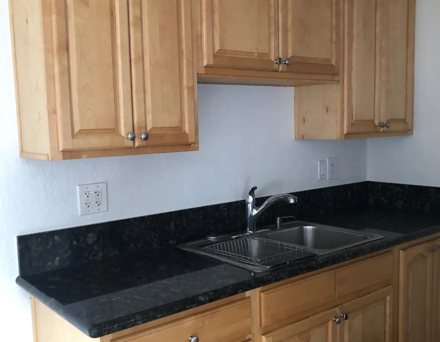 2 bed, 640 sqft, $2,200 — Photo 3