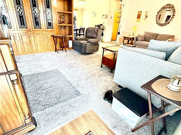 5th image of 111 Lauren Flynn Dr