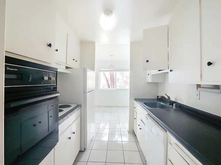 Curtner Villa Apartments — Photo 20