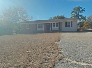 3320 Forest Lake Dr, Hope Mills, NC 28348