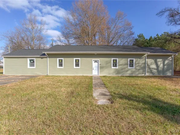 101 Forest Dr, Blackstone, VA 23824