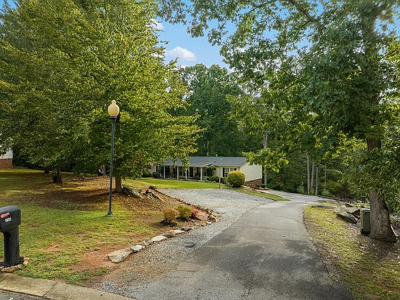5th image of 259 Kenwood Ct