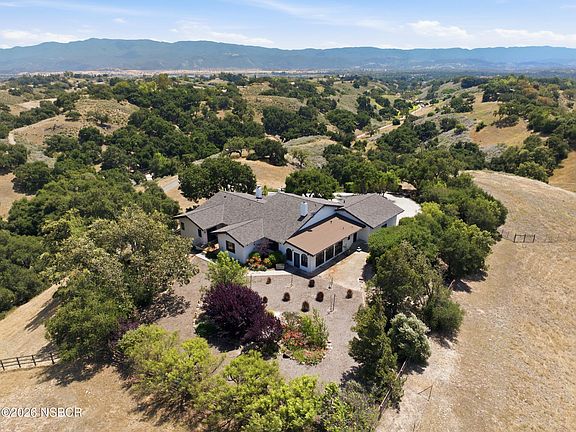 2nd image of 3152 Montecielo Rd