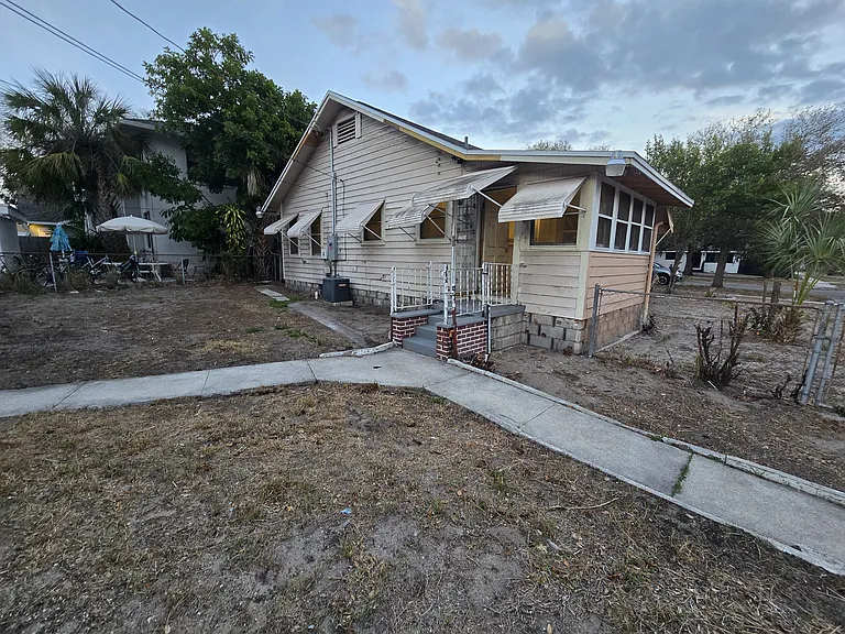 2035 16th St S — Photo 17