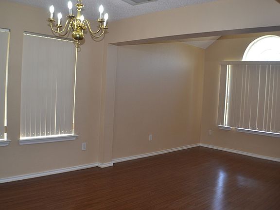 4th image of 1829 Pebblebrook Ln