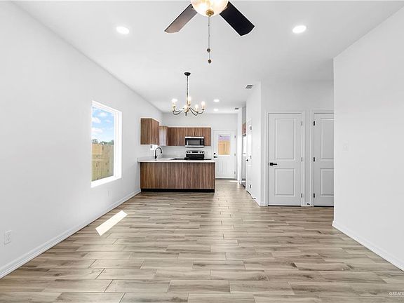 4th image of 1006 N Clarence Ave #3