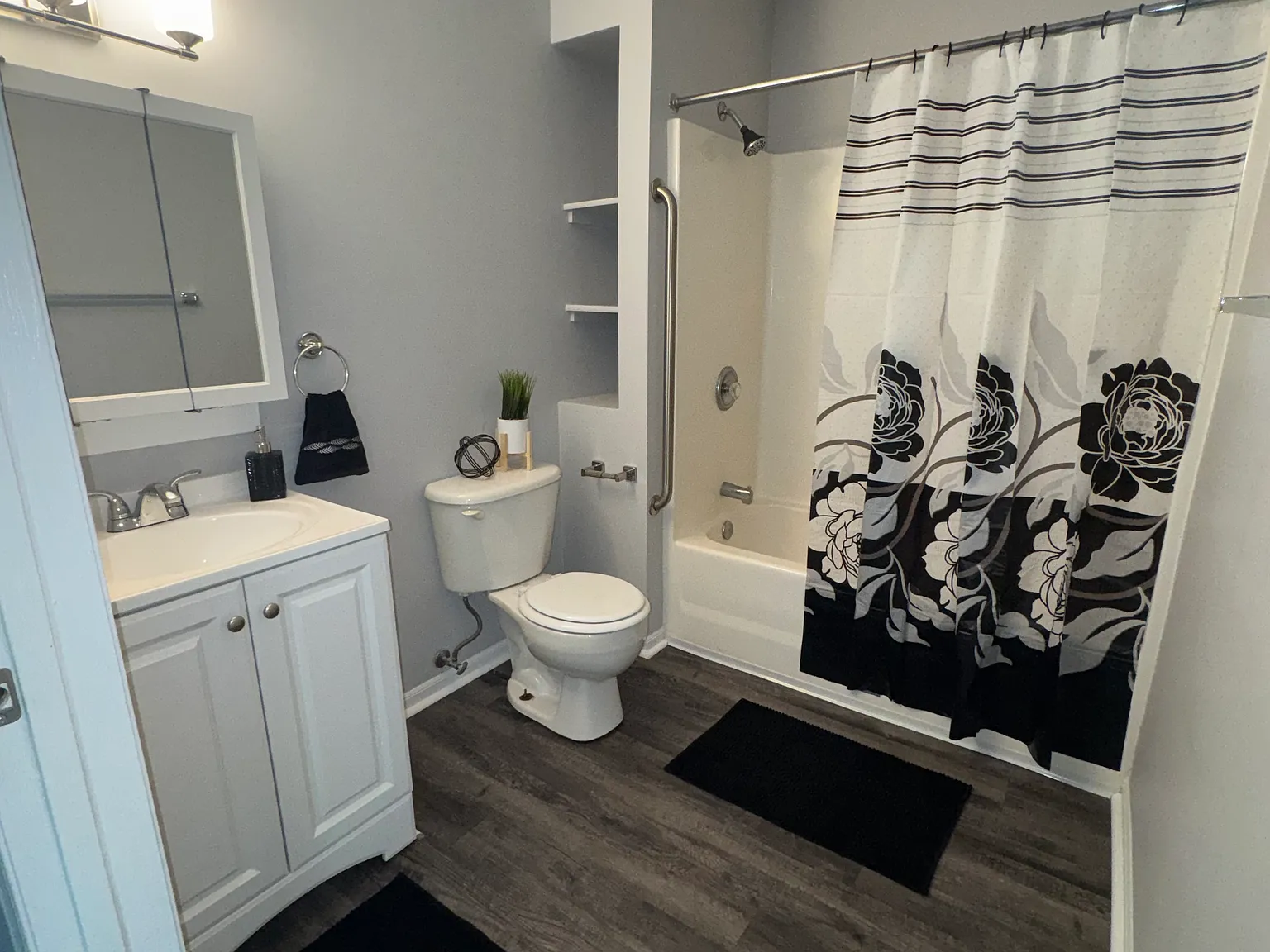 1 bed, $1,200 — Photo 4