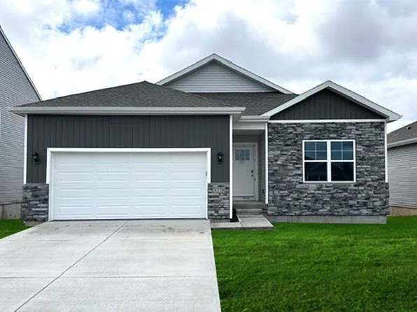 16804 Plum Dr, Urbandale, IA 50322