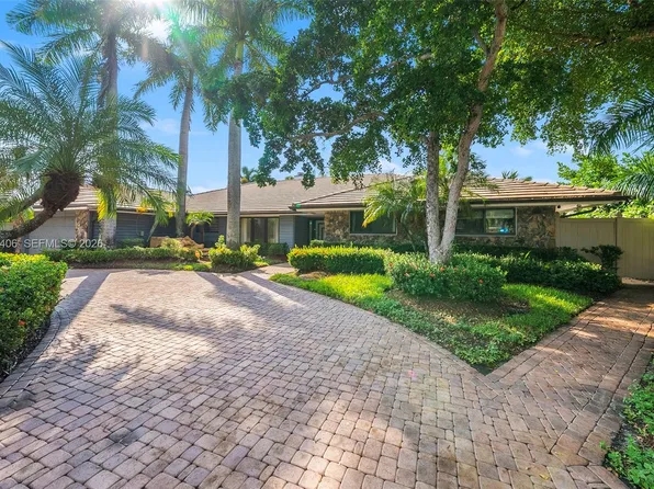 407 Sunset Dr, Hallandale Beach, FL 33009