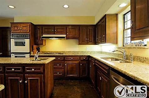 2nd image of 1306 Broadmoor Ln