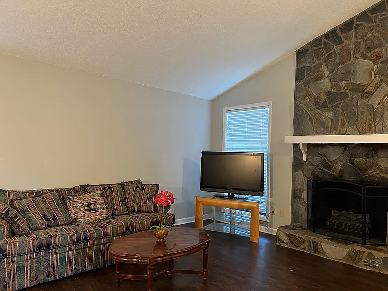 6321 Lakehaven Dr — Photo 12