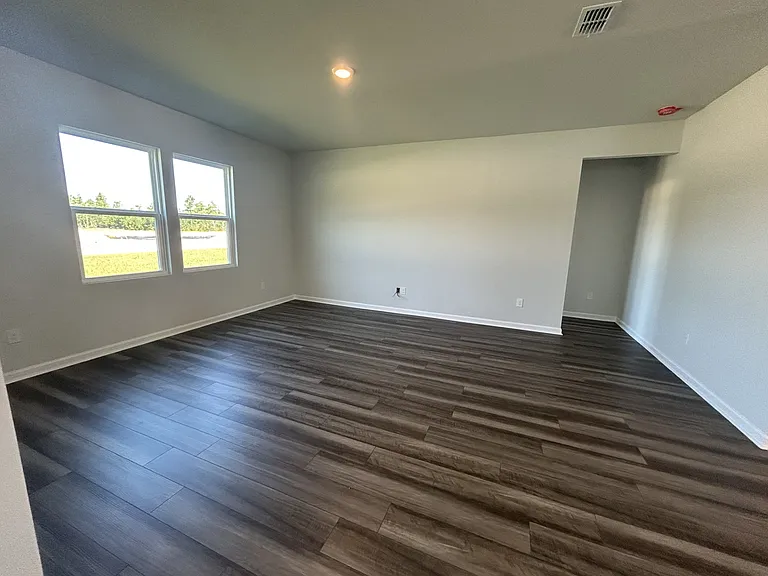 539 Coronado Ave — Photo 9