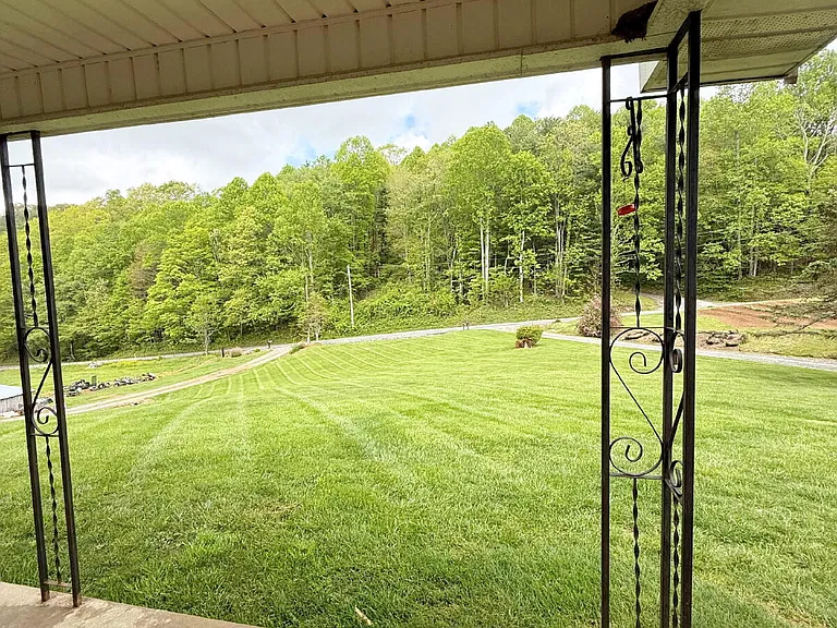 32 Partridge Pl — Photo 2