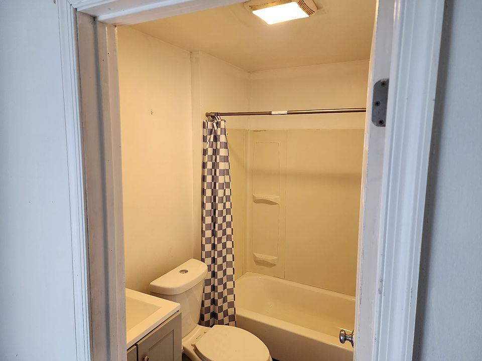 1st image of 1226 W 3rd St #D