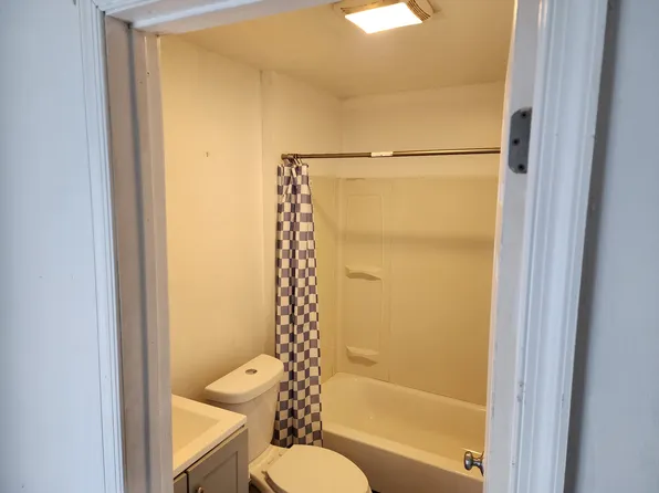 1226 W 3rd St #D, Chester, PA 19013