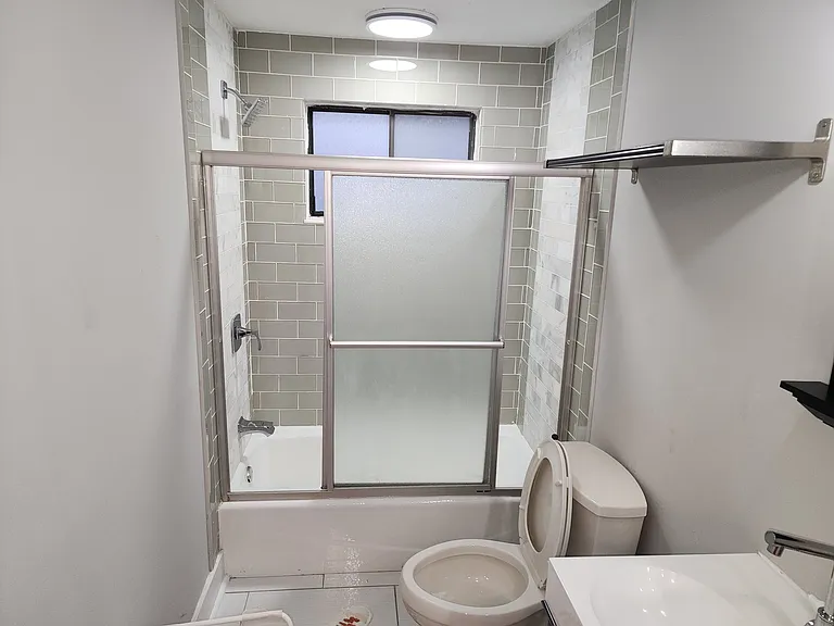 199 Nottingham Ct — Photo 3