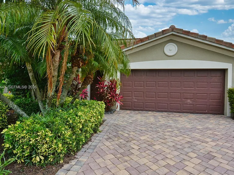 4648 56th Ln — Photo 3
