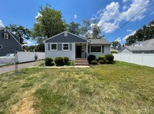 305 East St, Middlesex, NJ 08846