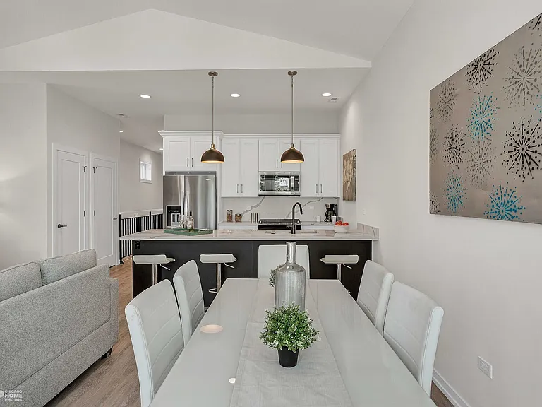 5201 S Wabash Ave #2 — Photo 6