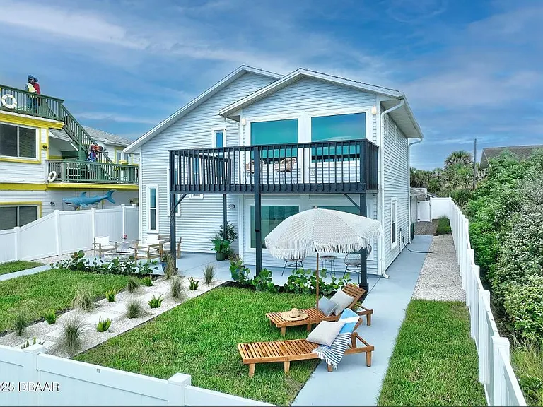 1604 S Oceanshore Blvd — Photo 16