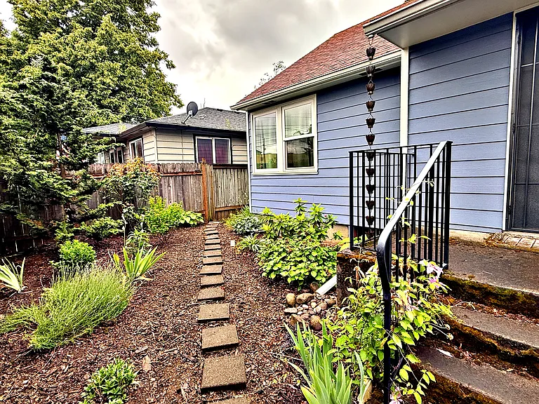 8048 SE Ellis St — Photo 2