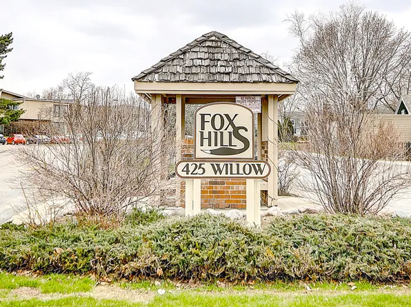 425 W Willow Ct, Milwaukee, WI 53217