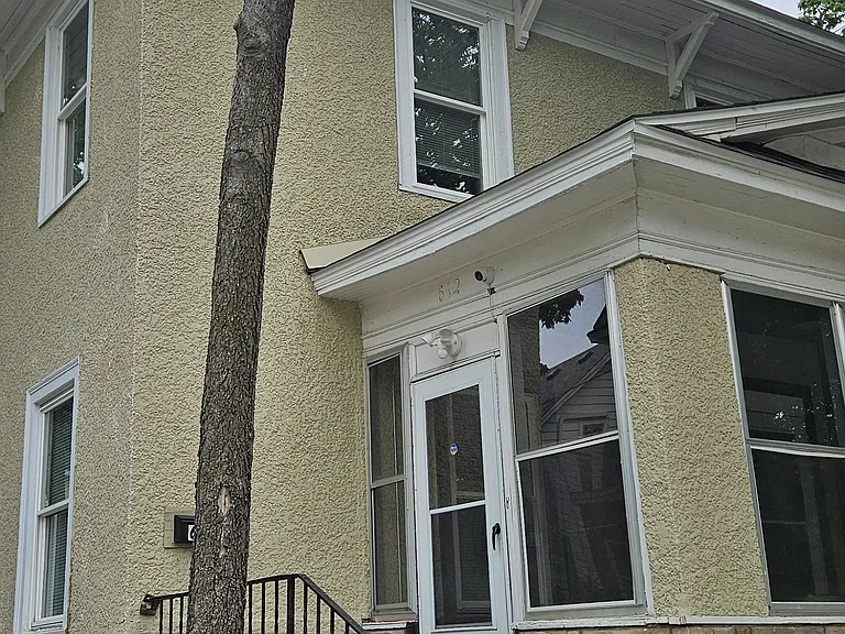 612 W 32nd St — Photo 2
