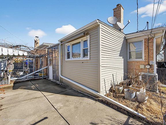 3rd image of 4506 N Oak Park Ave