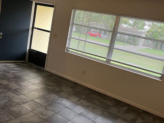 5th image of 2693 Pinehurst Ave