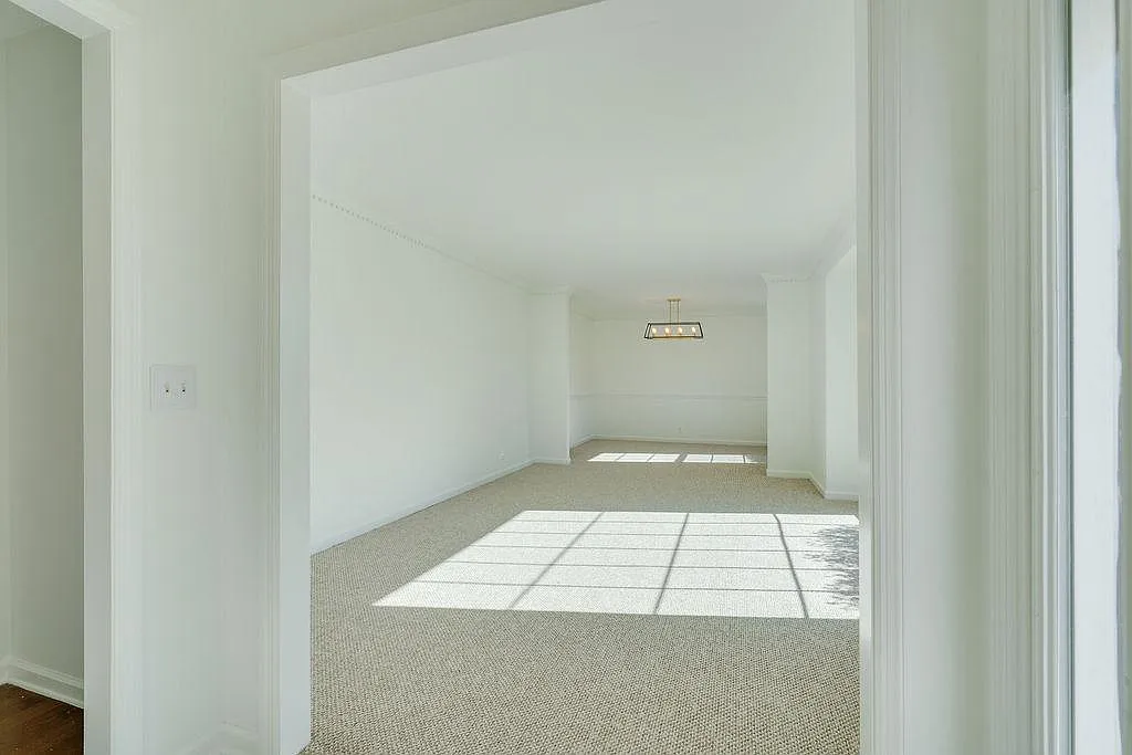 4 bed, 1978 sqft, $3,695 — Photo 4