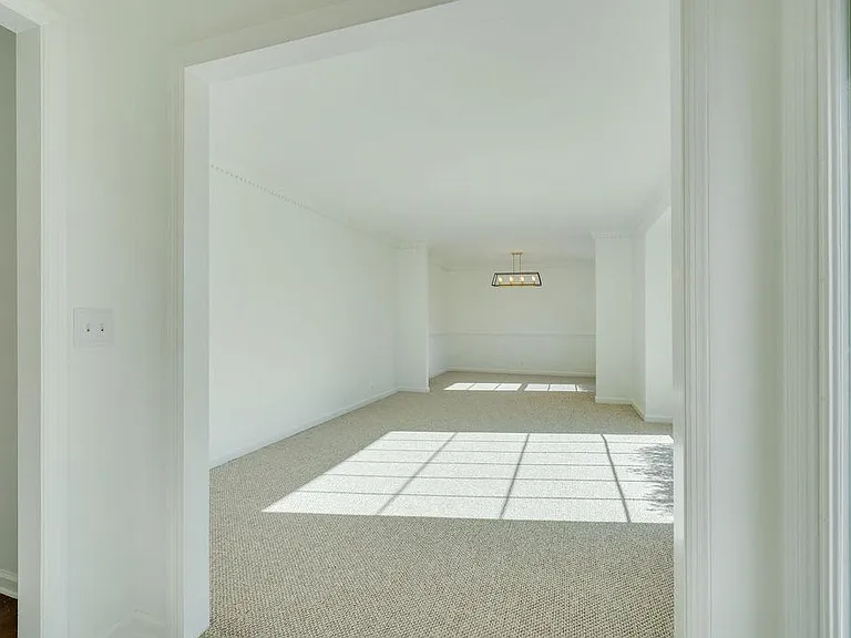 313 Abbey Ln — Photo 4