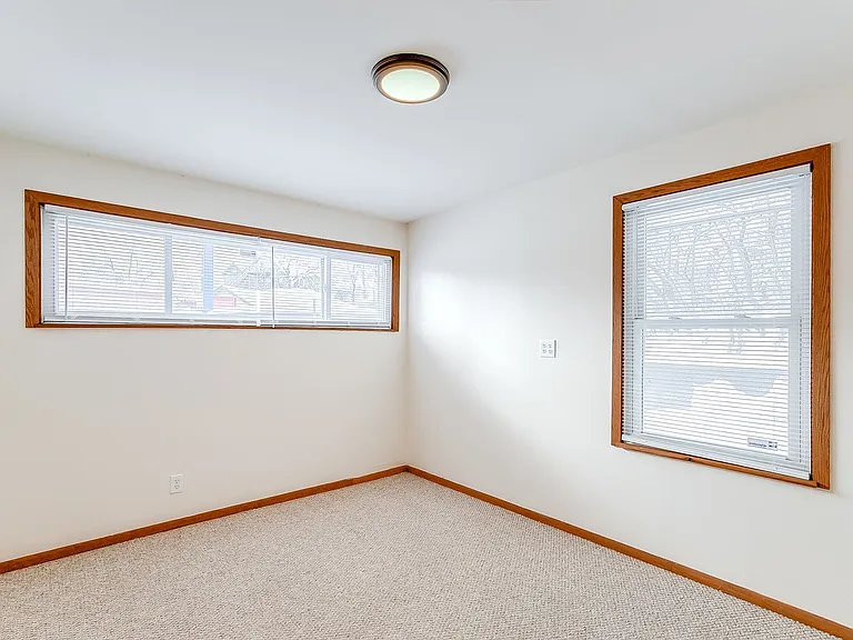 2101 Como Ave — Photo 7