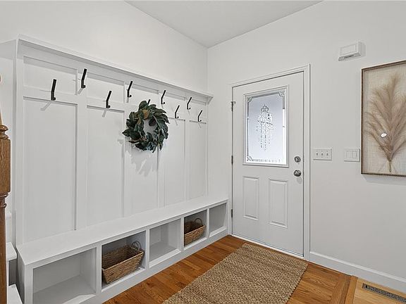 5th image of 1103 NW Hickory Ct