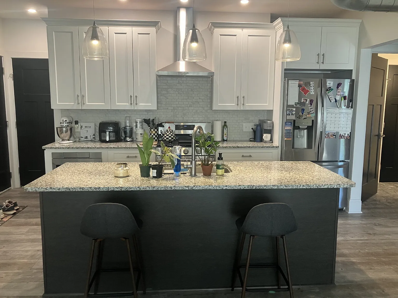 1 bed, 1.0 bath, 860 sqft, $1,915 — Photo 1