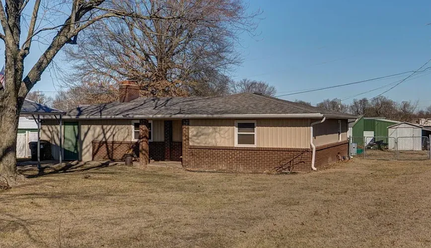 3 bed, 1282 sqft, $1,100 — Photo 2