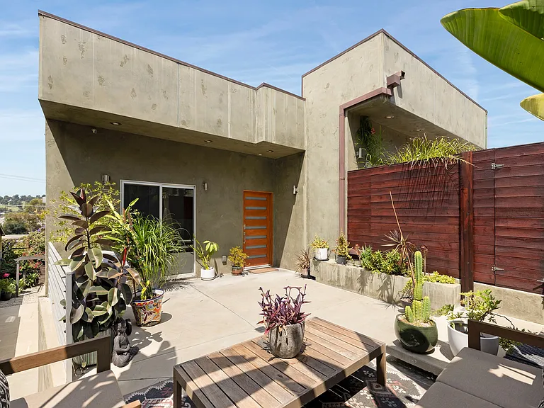 4117 W Avenue 42 — Photo 1