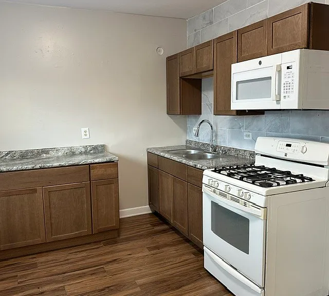4058 W Dickens Ave #3D — Photo 3