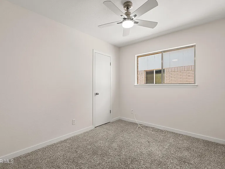 936 Oneida Dr — Photo 14