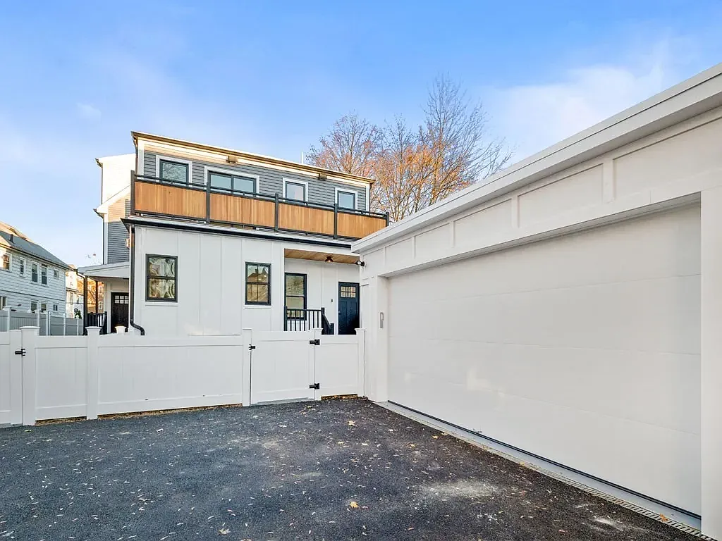 4 bed, 3.5 bath, 2180 sqft, $6,800 — Photo 3