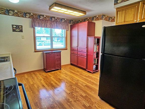 5th image of 2100 Oak Tree Dr E