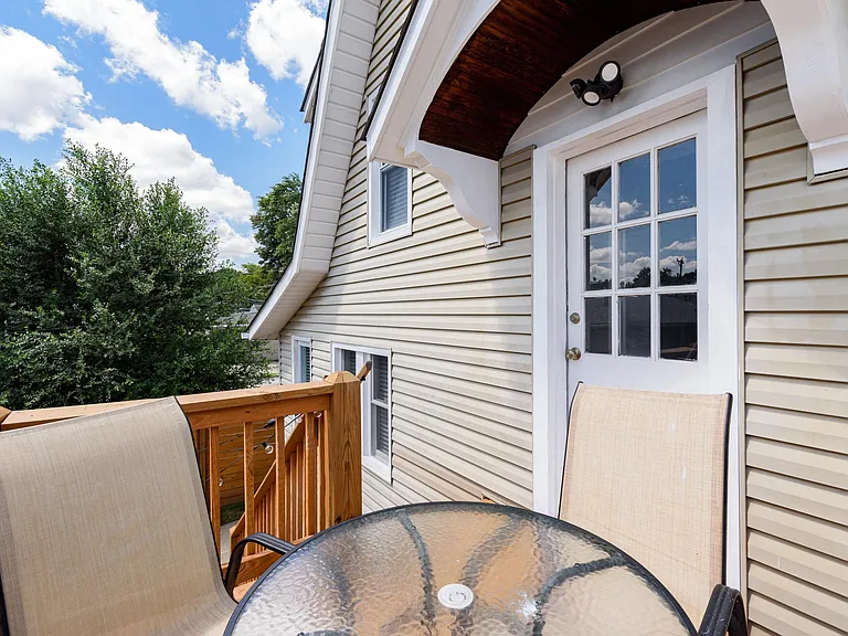 1509 W Clark St — Photo 40