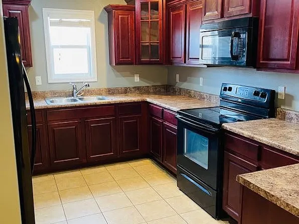 71 Fuller Cir, Junction City, KS 66441