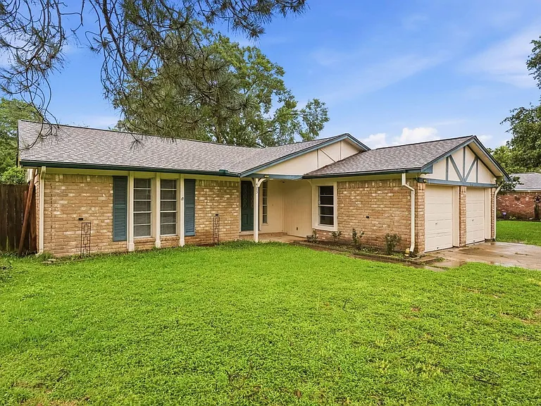 423 Pickford Dr — Photo 2