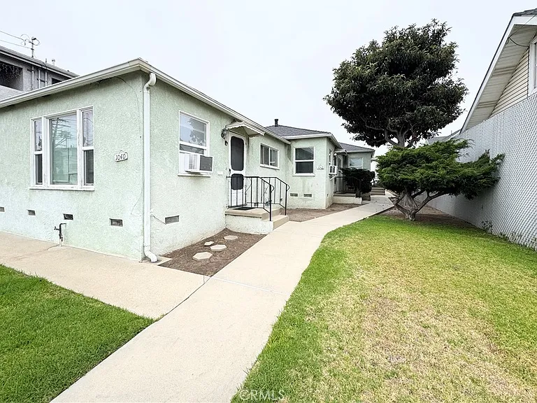 1042 W 7th St — Photo 2