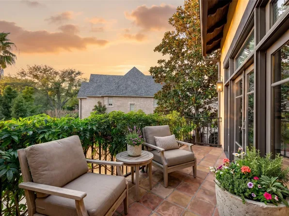 16 Lana Ln Unit B, Houston, TX 77027