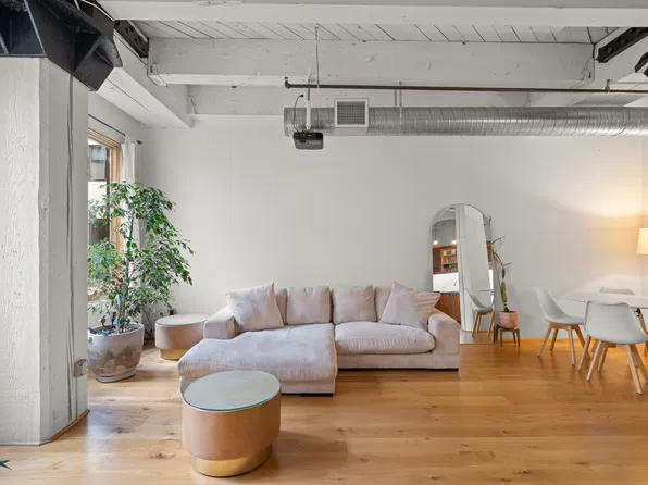 1420 NW Lovejoy St APT 427, Portland, OR 97209